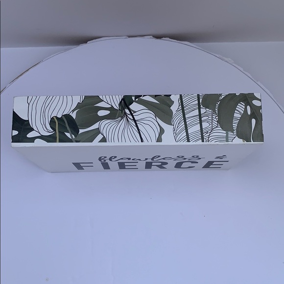 Flawless Sign - Picture 2 of 4